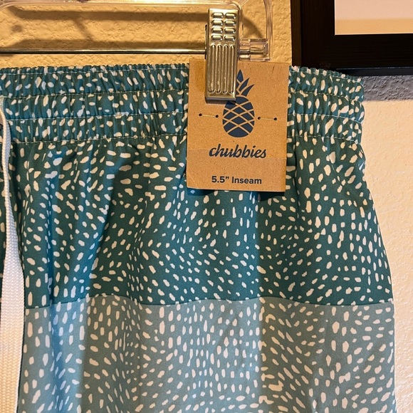 Chubbies Teal and White Patterned Swim Trunks size xxl - Picture 2 of 8
